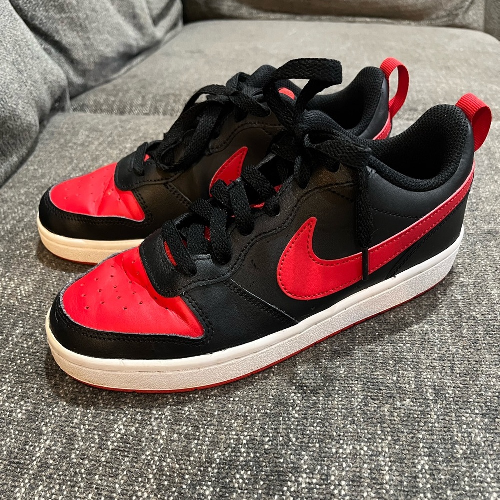 Nike Borough Low Court Black & Red Sneakers, Youth 5, EUC